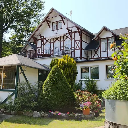 בית נופש Haus Im Park *