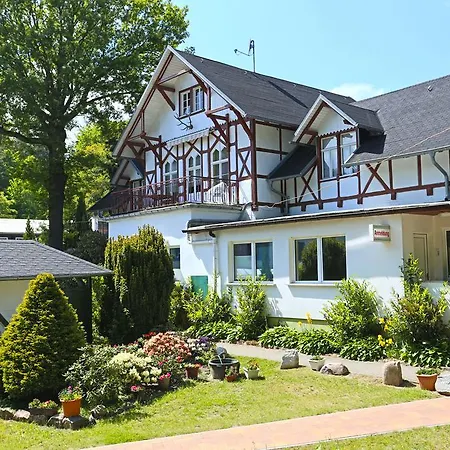 בית נופש Haus Im Park *